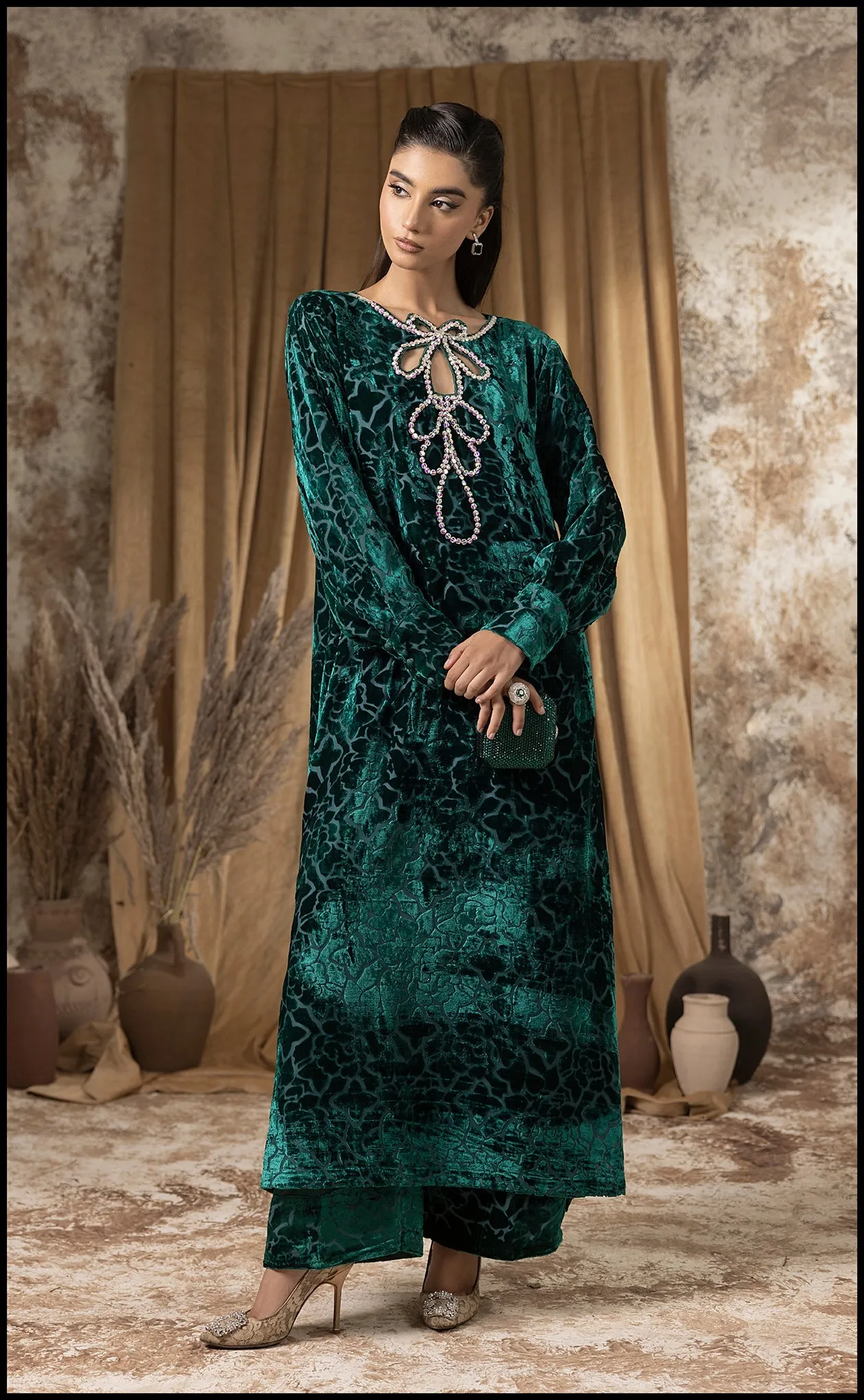 A Velvet Affair'24 - Emerald elegance